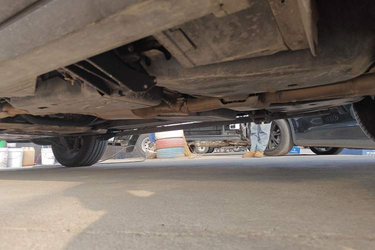 Used Land Rover Range 2015 3.0 TDV6 Vogue SE Extended-Length Model Chassis Rear Left