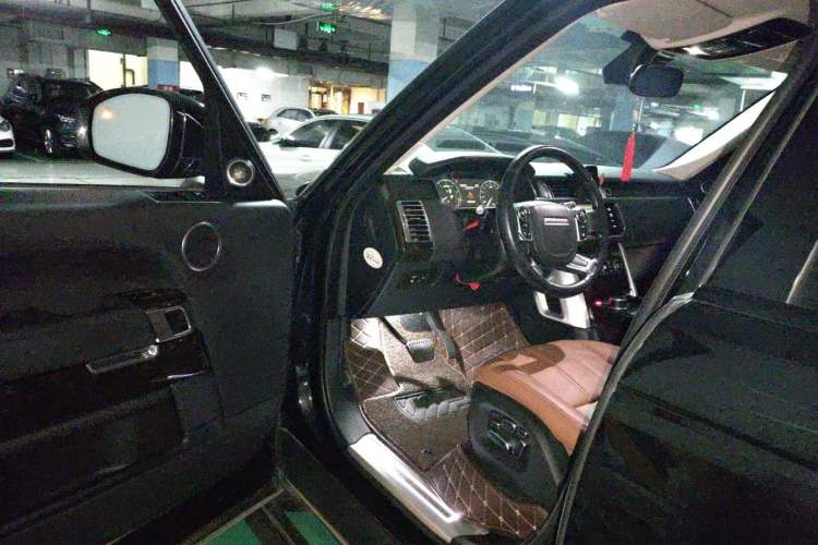 Used Land Rover Range 2015 3.0 SC V6 Vogue SE Long-Wheelbase Edition Driver Seat