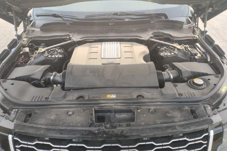 Used Land Rover Range 2015 3.0 SC V6 Vogue Engine Bay