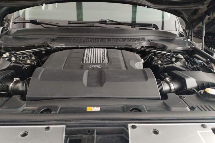 Used Land Rover Range 2015 3.0 SC V6 Vogue Engine Bay
