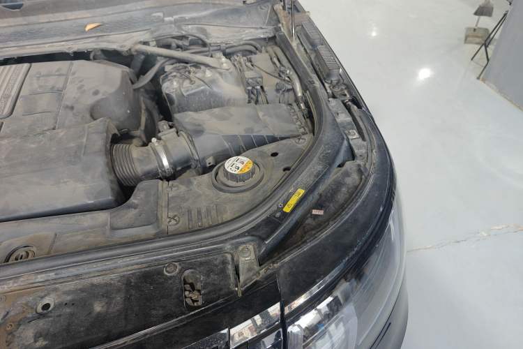 Used Land Rover Range 2015 3.0 SC V6 Vogue Engine Bay Left