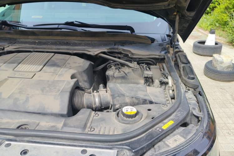 Used Land Rover Range 2015 3.0 SC V6 Vogue Engine Bay Left