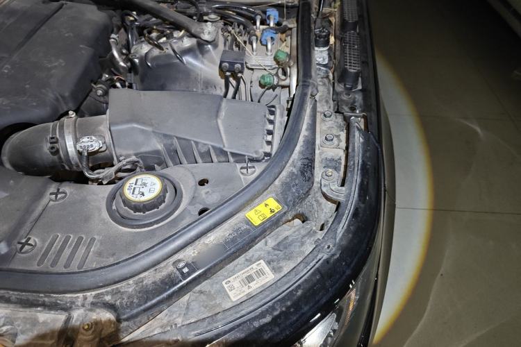 Used Land Rover Range  Engine Bay Left