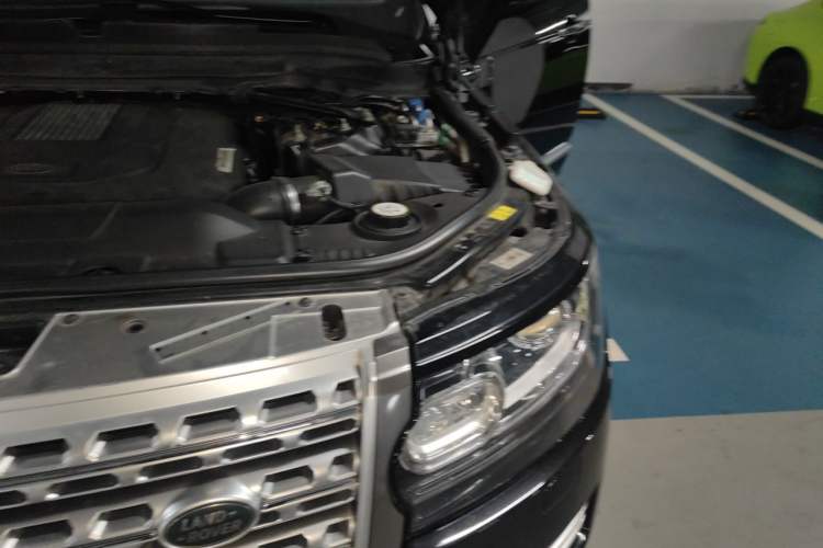 Used Land Rover Range  Engine Bay Left