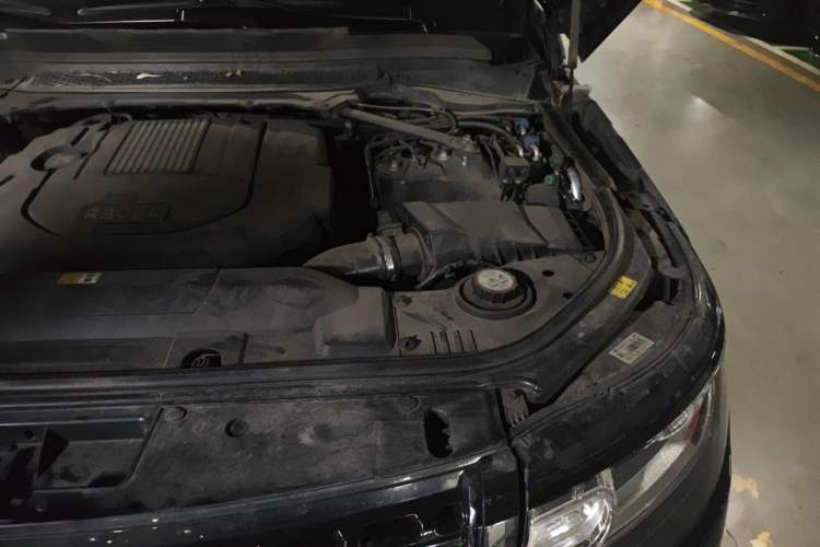 Used Land Rover Range  Engine Bay Left