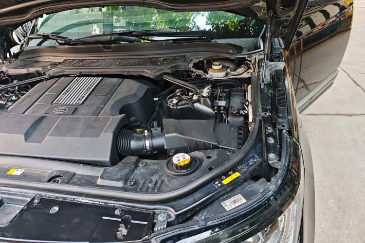 Used Land Rover Range 2015 3.0 SC V6 Vogue Engine Bay Left