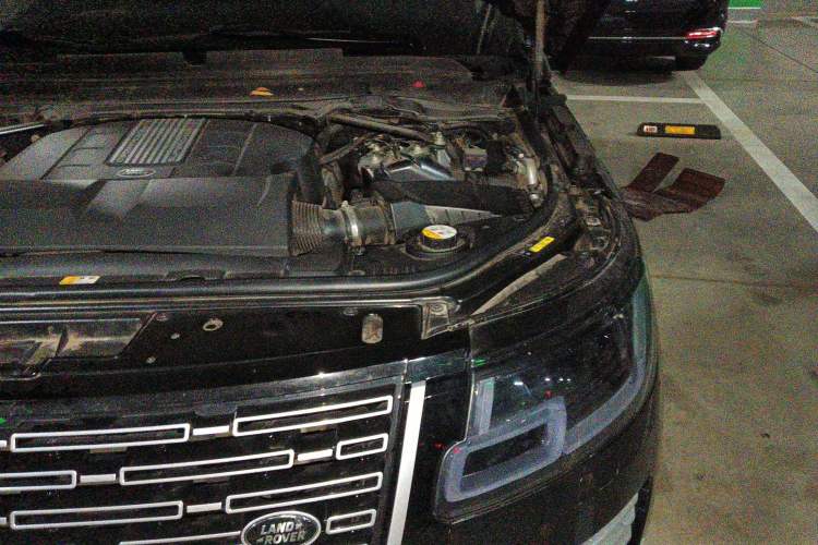 Used Land Rover Range 2015 3.0 SC V6 Vogue Engine Bay Left
