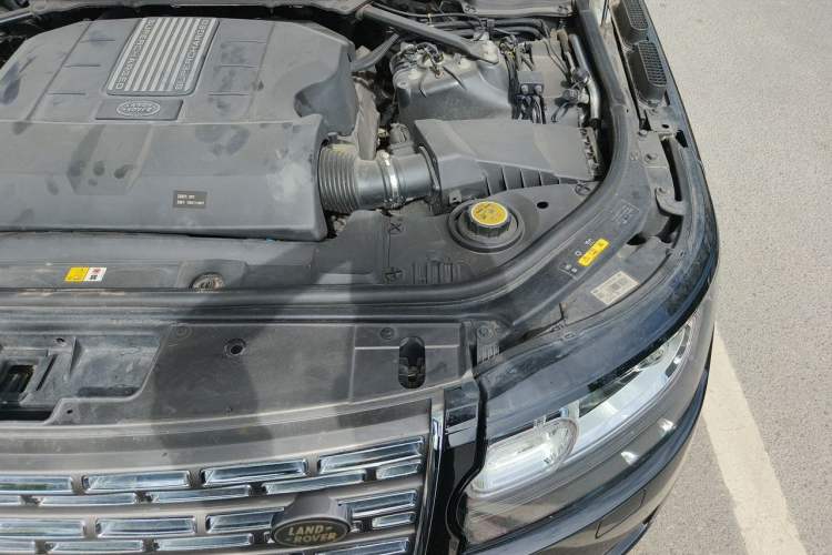 Used Land Rover Range 2015 3.0 SC V6 Vogue Engine Bay Left