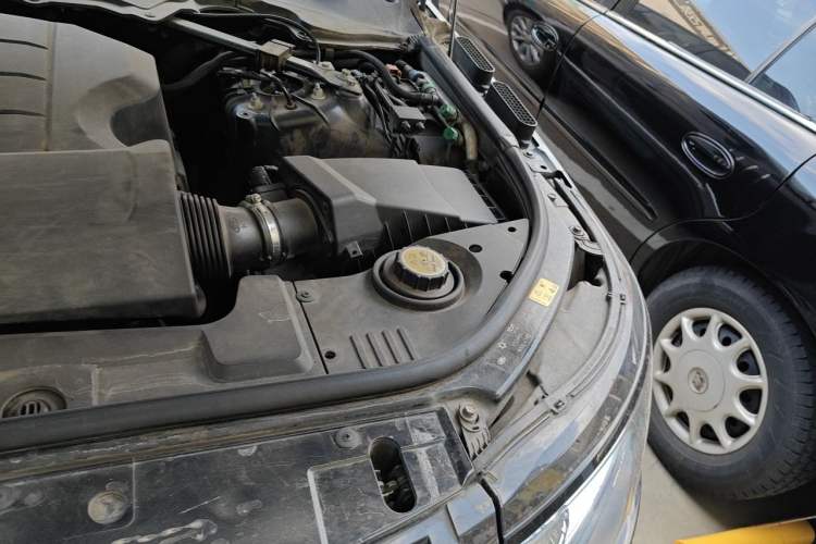 Used Land Rover Range  Engine Bay Left