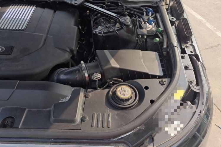Used Land Rover Range 2015 3.0 TDV6 Vogue SE Extended-Length Model Engine Bay Left