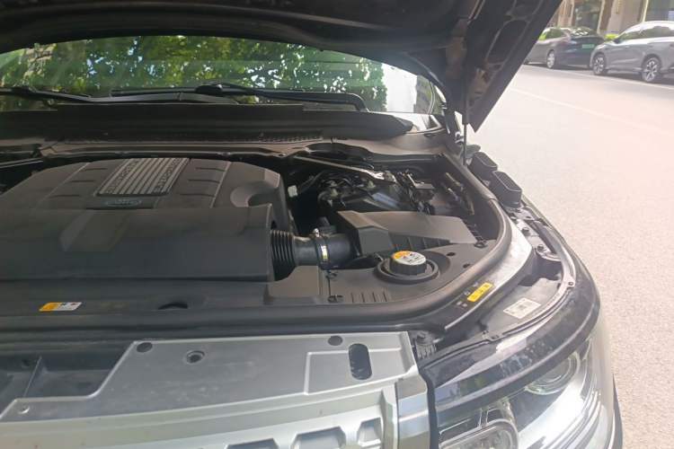 Used Land Rover Range 2015 3.0 SC V6 Vogue Engine Bay Left