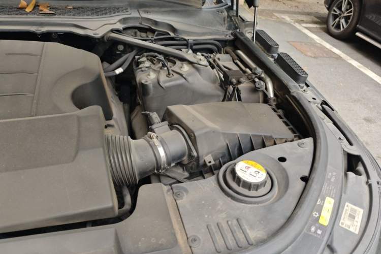 Used Land Rover Range 2015 3.0 SC V6 Vogue Engine Bay Left