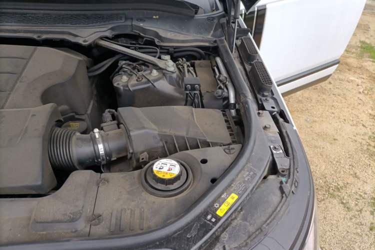Used Land Rover Range 2015 3.0 SC V6 Vogue Engine Bay Left