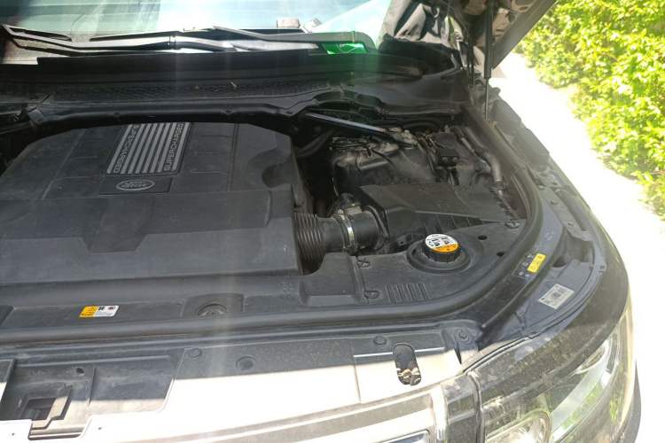 Used Land Rover Range 2015 3.0 SC V6 Vogue SE Long-Wheelbase Edition Engine Bay Left