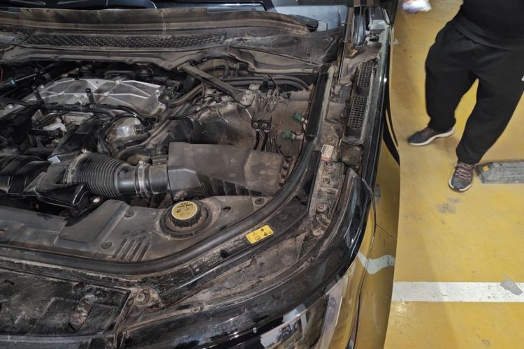 Used Land Rover Range  Engine Bay Left