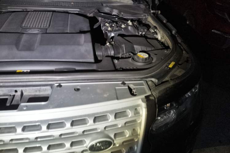 Used Land Rover Range  Engine Bay Left