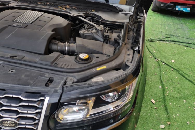 Used Land Rover Range 2015 3.0 SC V6 Vogue Engine Bay Left
