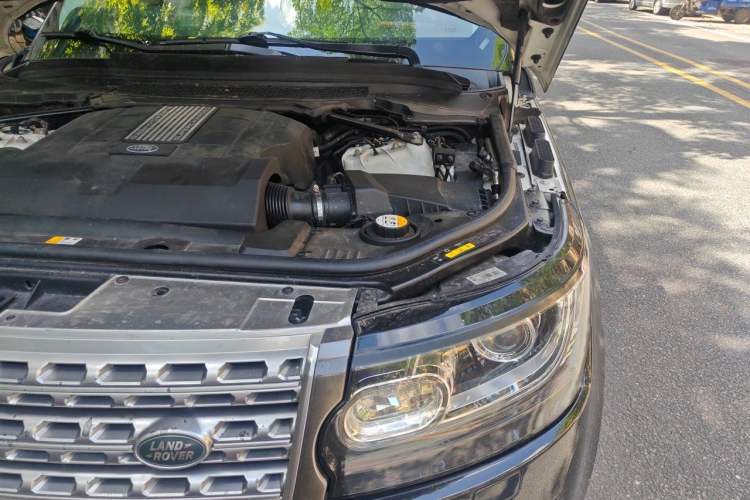 Used Land Rover Range 2015 3.0 SC V6 Vogue Engine Bay Left