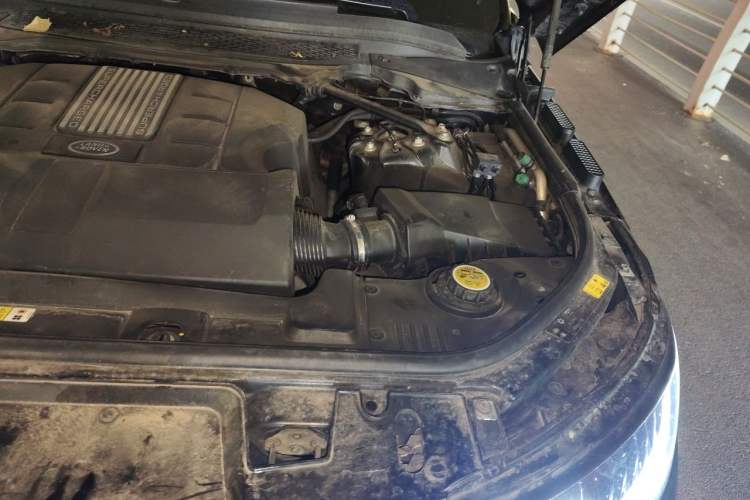 Used Land Rover Range  Engine Bay Left