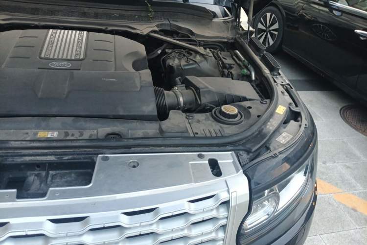 Used Land Rover Range  Engine Bay Left