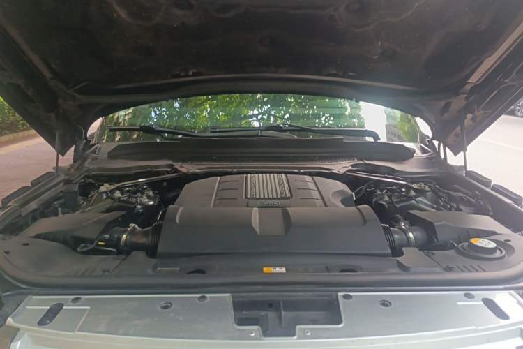 Used Land Rover Range 2015 3.0 SC V6 Vogue Engine Bay