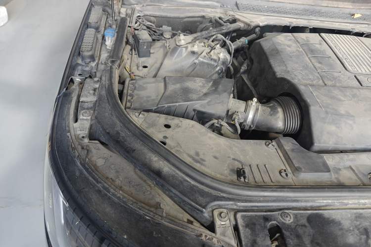 Used Land Rover Range 2015 3.0 SC V6 Vogue Engine Bay Right