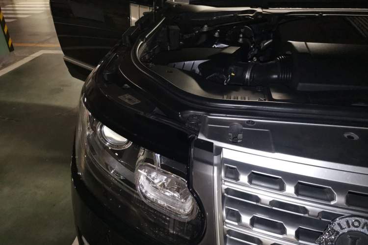 Used Land Rover Range 2015 3.0 SC V6 Vogue Engine Bay Right