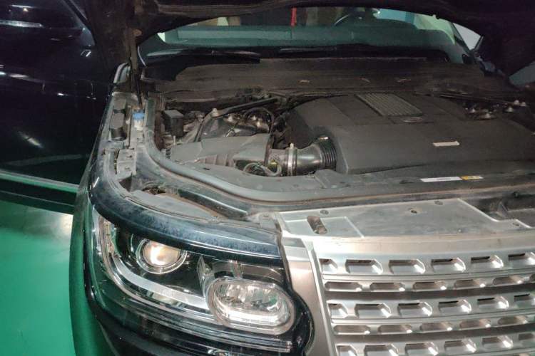 Used Land Rover Range 2015 3.0 SC V6 Vogue SE Long-Wheelbase Edition Engine Bay Right