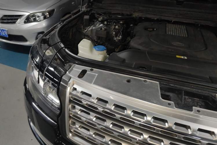 Used Land Rover Range  Engine Bay Right