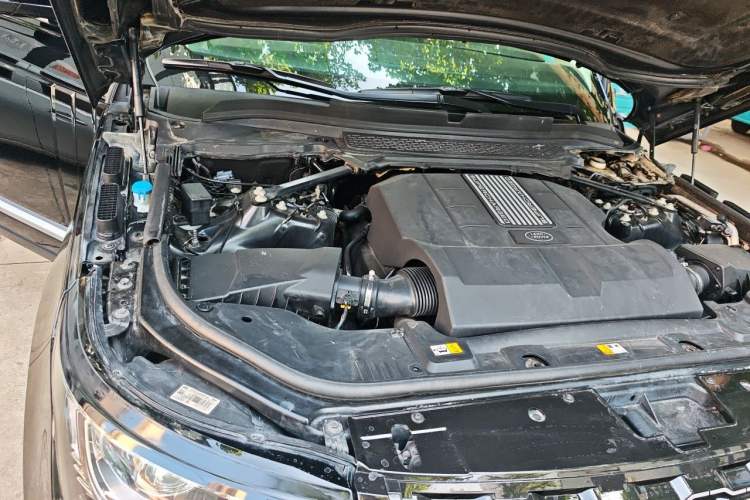 Used Land Rover Range 2015 3.0 SC V6 Vogue Engine Bay Right