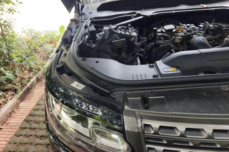 Used Land Rover Range  Engine Bay Right