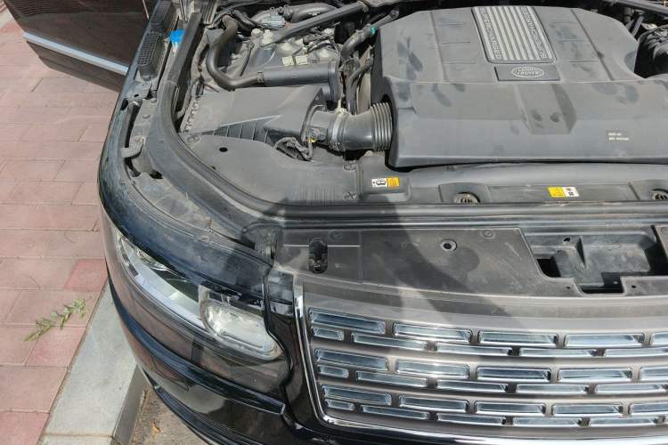 Used Land Rover Range 2015 3.0 SC V6 Vogue Engine Bay Right