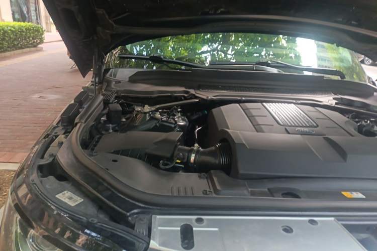 Used Land Rover Range 2015 3.0 SC V6 Vogue Engine Bay Right