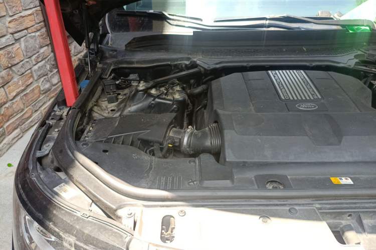 Used Land Rover Range 2015 3.0 SC V6 Vogue SE Long-Wheelbase Edition Engine Bay Right
