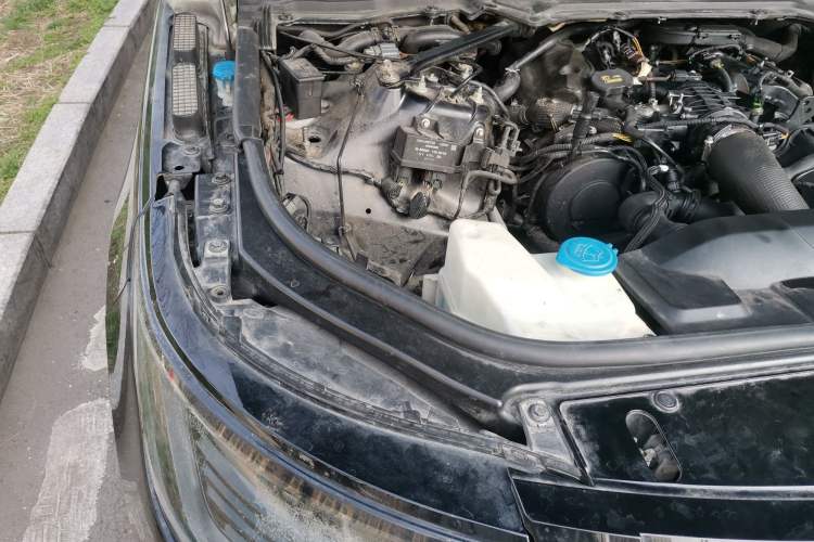 Used Land Rover Range  Engine Bay Right