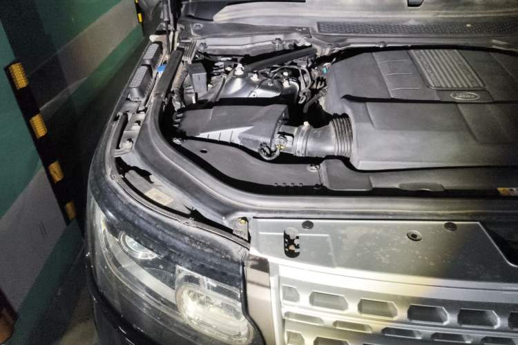 Used Land Rover Range  Engine Bay Right