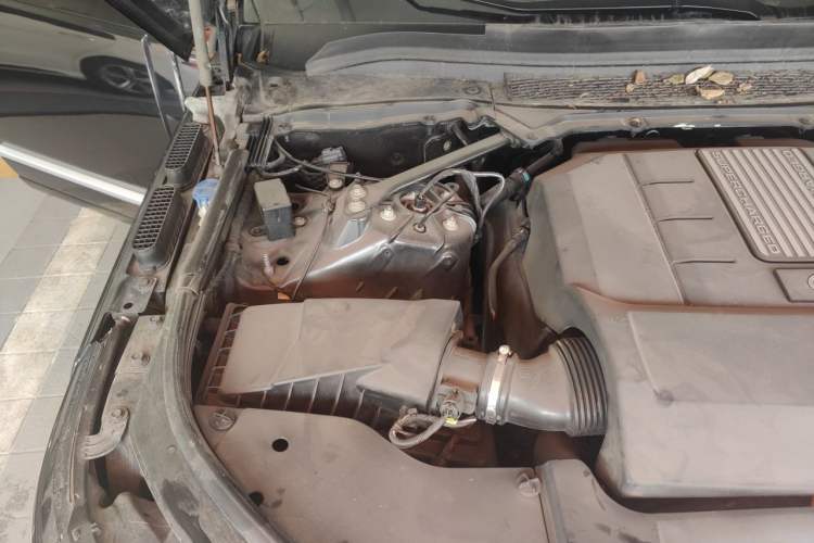 Used Land Rover Range 2015 3.0 SC V6 Vogue Engine Bay Right