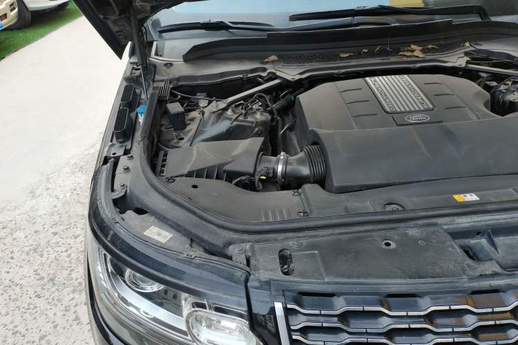 Used Land Rover Range 2015 3.0 SC V6 Vogue Engine Bay Right