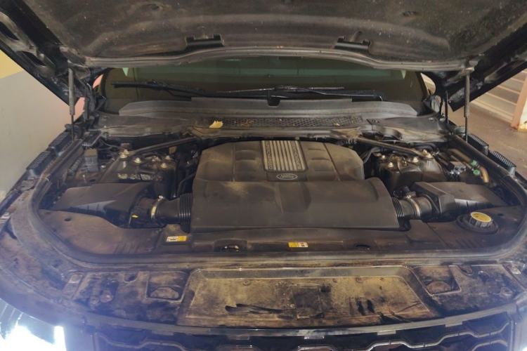 Used Land Rover Range  Engine Bay