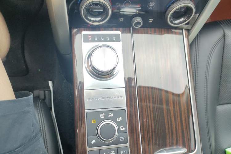 Used Land Rover Range 2015 3.0 SC V6 Vogue Gear Lever