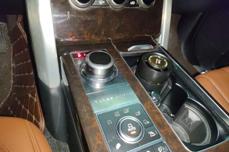 Used Land Rover Range 2015 3.0 SC V6 Vogue SE Long-Wheelbase Edition Gear Lever