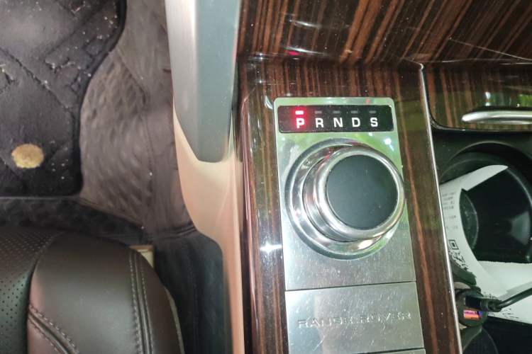Used Land Rover Range 2015 3.0 SC V6 Vogue Gear Lever