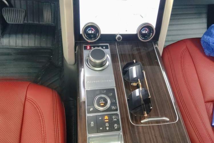 Used Land Rover Range 2015 3.0 SC V6 Vogue SE Long-Wheelbase Edition Gear Lever