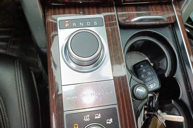 Used Land Rover Range 2015 3.0 SC V6 Vogue Gear Lever