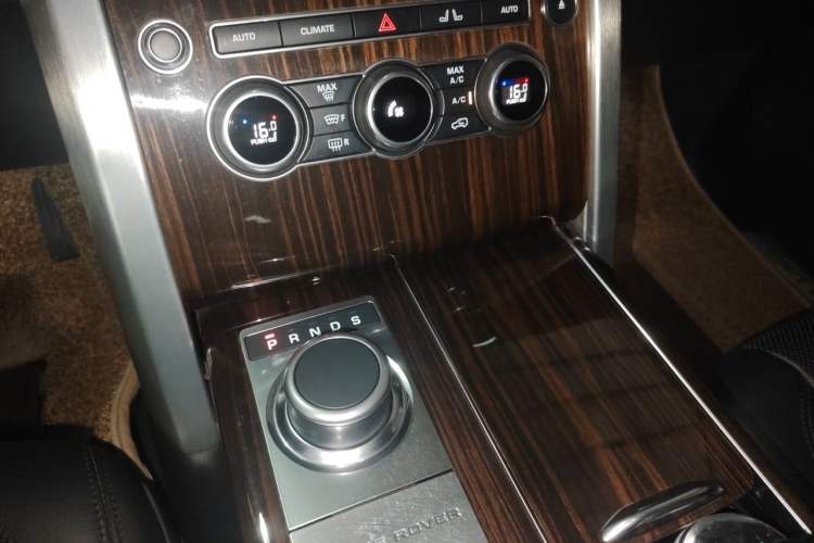 Used Land Rover Range 2015 3.0 SC V6 Vogue Gear Lever