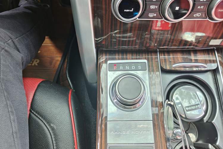 Used Land Rover Range 2015 3.0 SC V6 Vogue Gear Lever