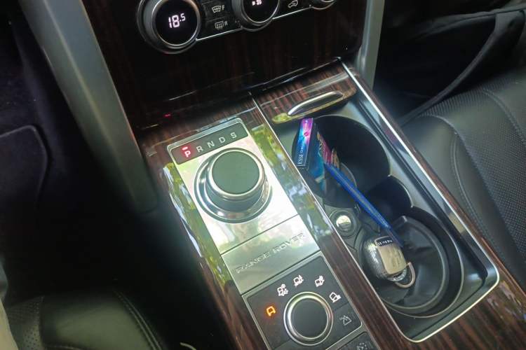 Used Land Rover Range 2015 3.0 SC V6 Vogue Gear Lever