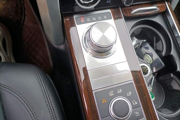 Used Land Rover Range 2015 3.0 SC V6 Vogue Gear Lever