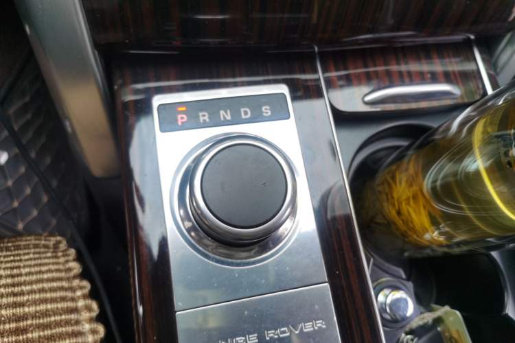 Used Land Rover Range 2015 3.0 SC V6 Vogue SE Long-Wheelbase Edition Gear Lever