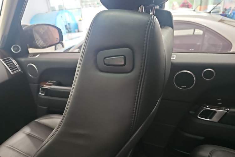 Used Land Rover Range 2015 3.0 SC V6 Vogue Interior 10